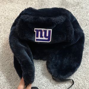 Super cute women’s or men’s NY giants winter fuzzy hat navy fur